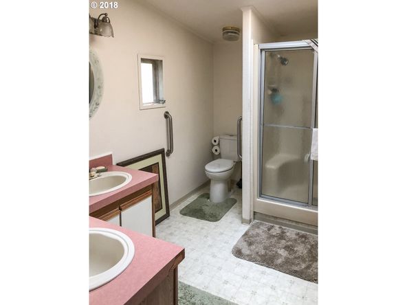 161 Green Siding Rd, Roseburg, OR 97471